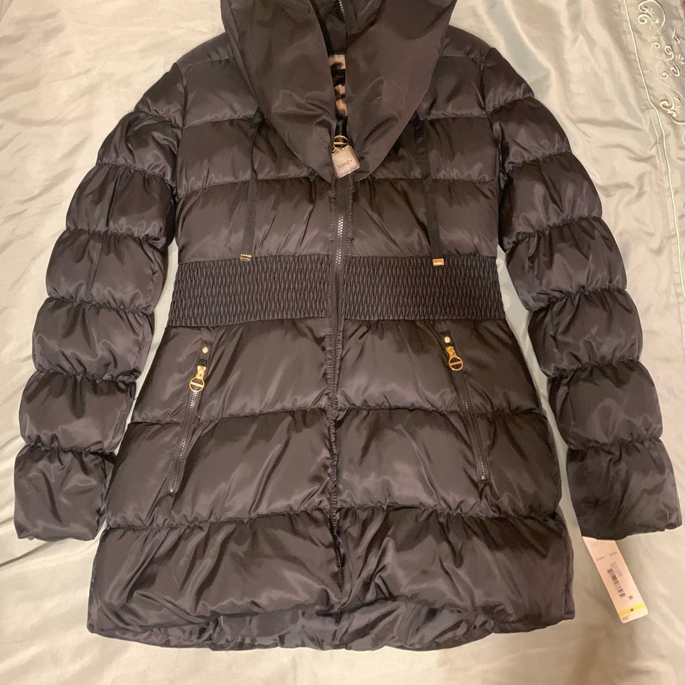 This is a laundry by shelli segal puff winter jacket
